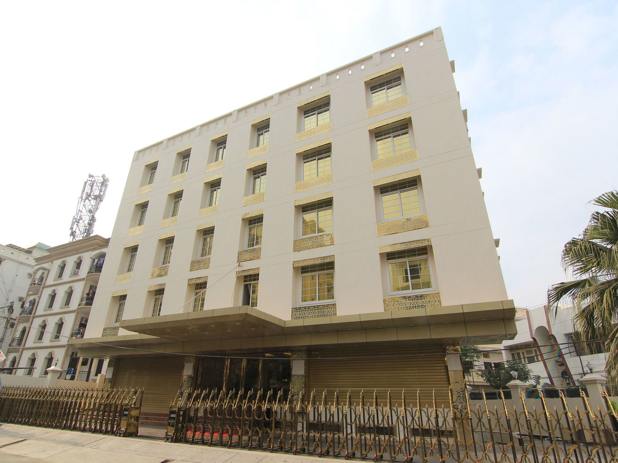 Hotel Oyo 11956 Galaxy Grand Lucknow Esterno foto