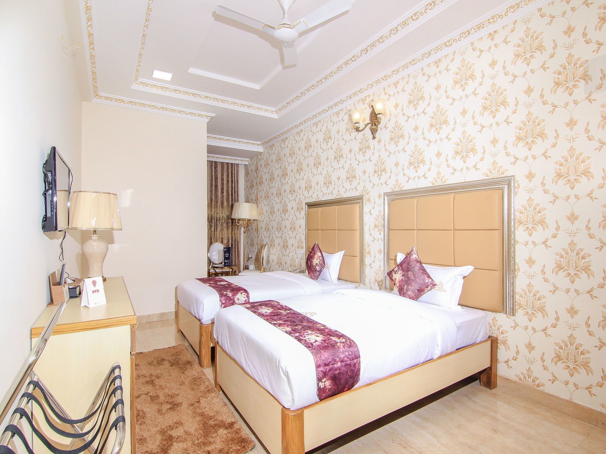 Hotel Oyo 11956 Galaxy Grand Lucknow Esterno foto