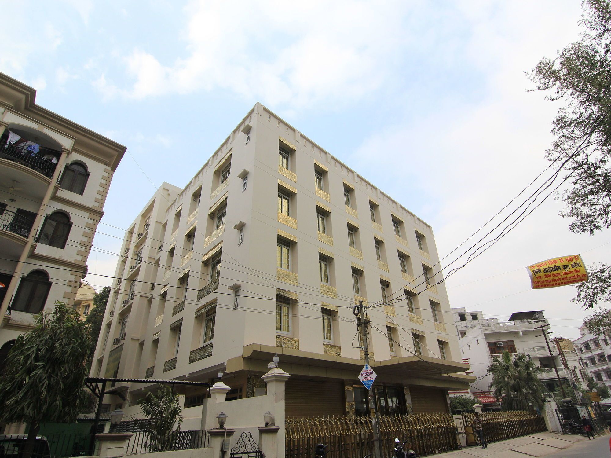 Hotel Oyo 11956 Galaxy Grand Lucknow Esterno foto